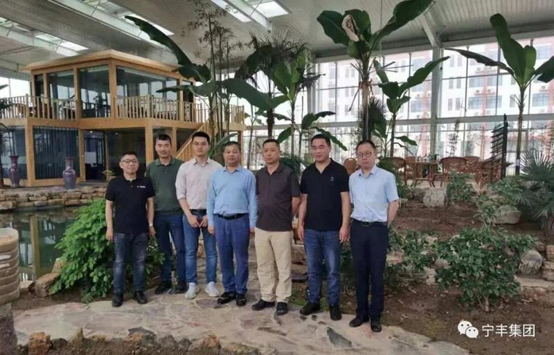 德華兔寶寶董事長(zhǎng)丁鴻敏、供應(yīng)中心總經(jīng)理陸鳴亮一行蒞臨淮北寧豐參觀交流