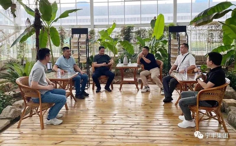 亞丹家居董事長(zhǎng)張大校一行蒞臨淮北寧豐洽談合作